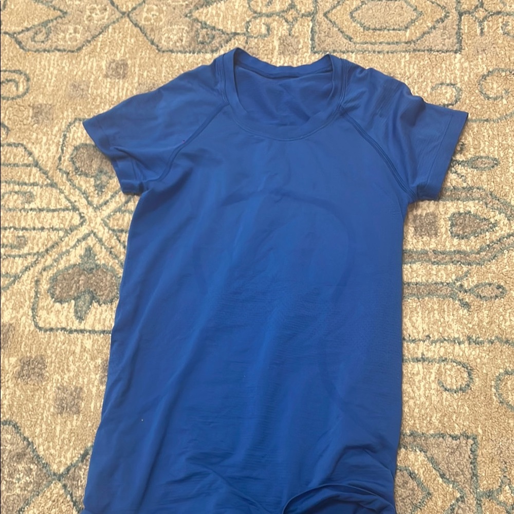 Swiftly Tech Lululemon Shirt
Size 4
Great condition